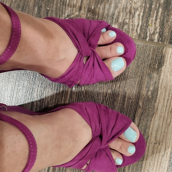 Wedge Sandal - Picture 2 of 7